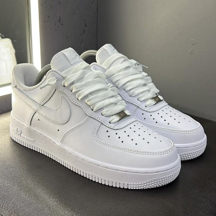 Nike Air Force 1 Triple White
