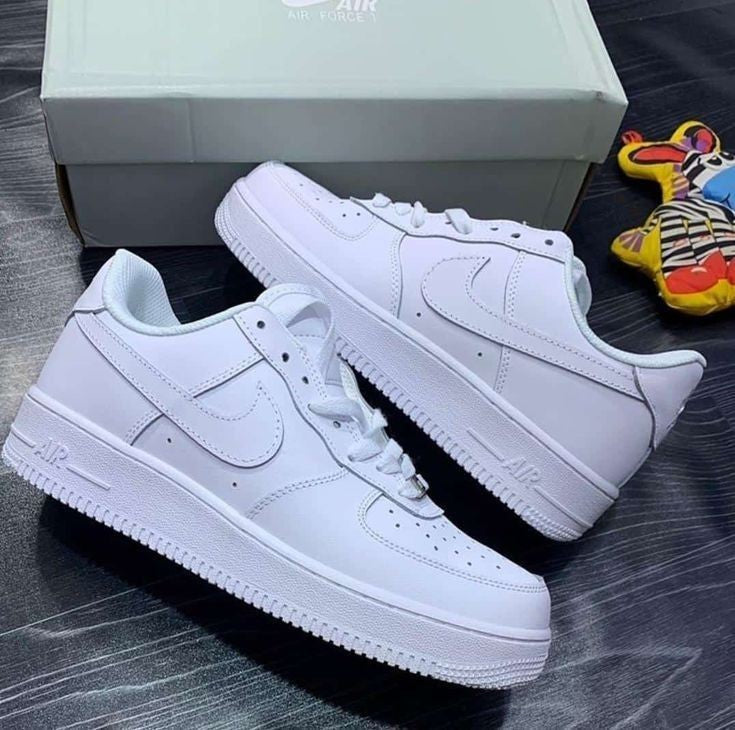 Nike Air Force 1 Triple White