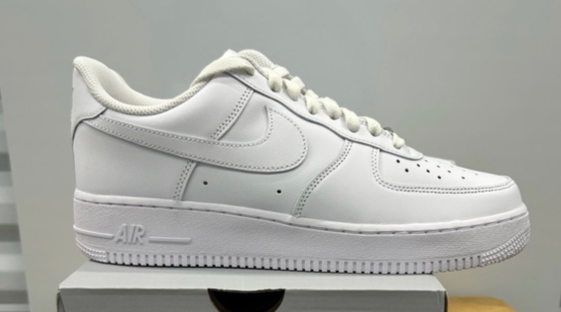 Nike Air Force 1 Triple White