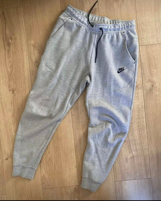 Nike Tech Fleece Grey