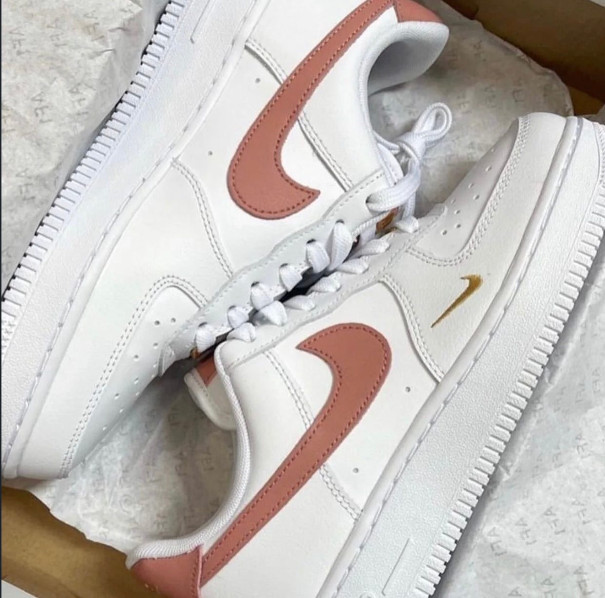 Nike Air Force 1 LV8