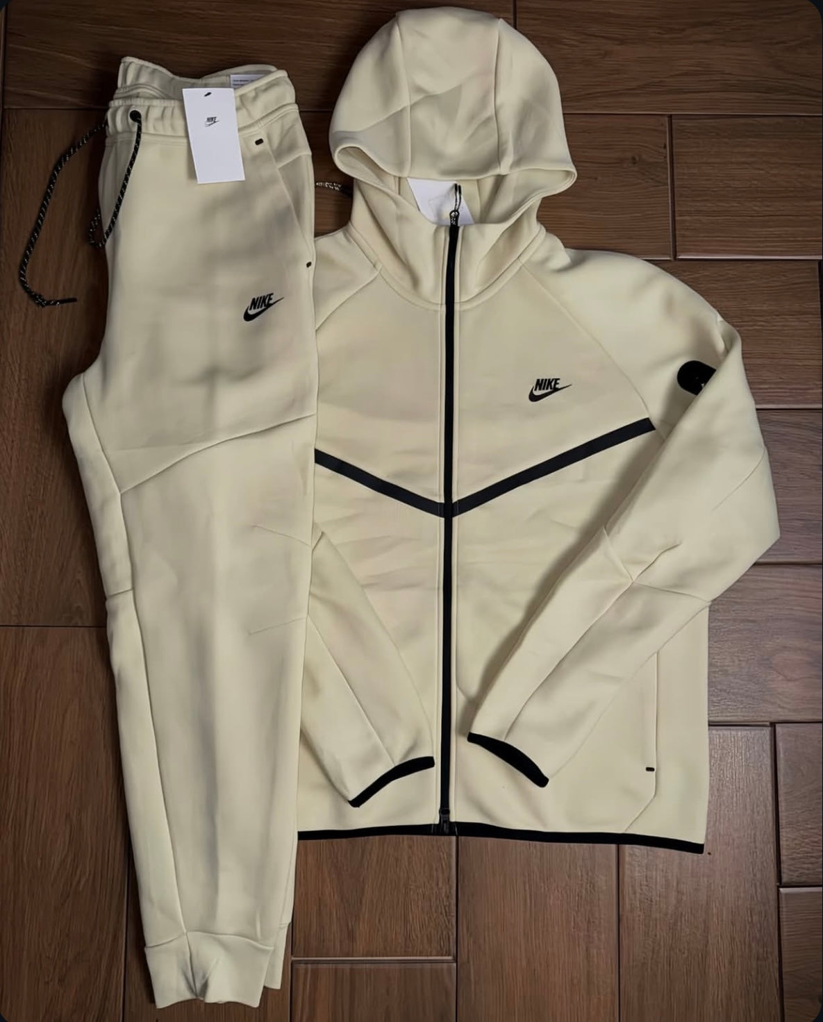 Nike Tech Fleece Cream