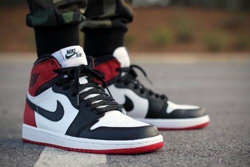 Nike Jordan 1 High Black Toe